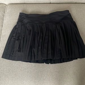 LuluLemon pleat to street black skort size 2